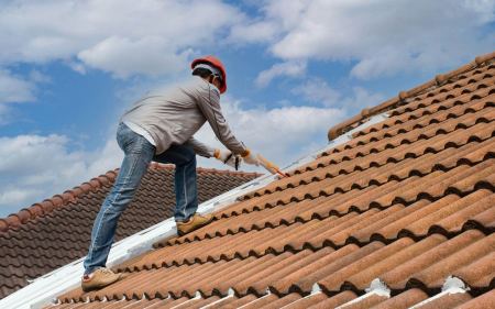 دليل تركيب قرميد الأسطح بحي البساتين: الأنواع، الخطوات، وأسعار التركيب في 2026